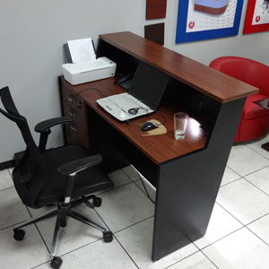 Recepcion con frente inclinado 