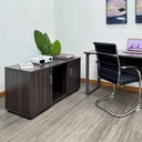 Credenza con puertas y rodines
